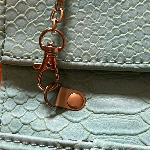 Super Cute Envelope Style Clutch or Purse Never Been Used - Picture 9 of 14